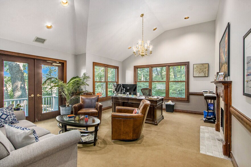 More Photos Of 7950 Moorsbridge Rd, Portage Office For Lease