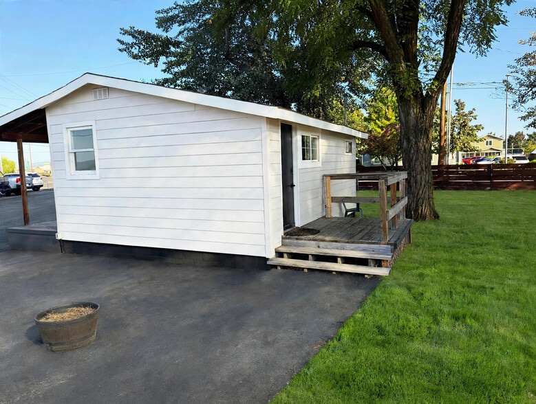 More Photos Of 3250 N Pacific Hwy, Medford Auto Dealership For Lease