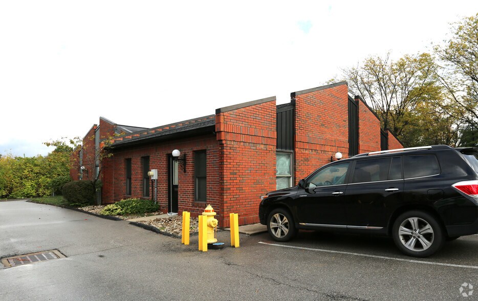 More Photos Of 20 N Grand Ave, Fort Thomas Office For Lease