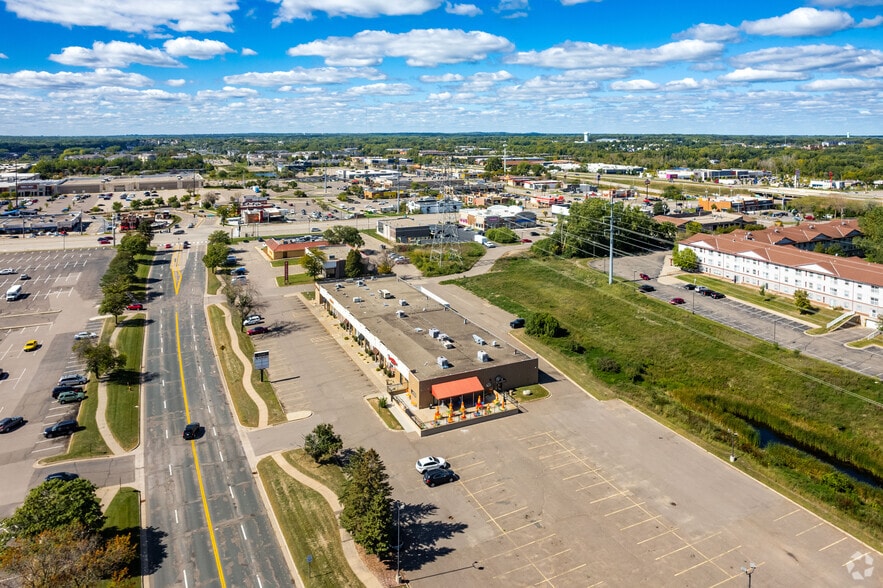 More Photos Of 2015-2029 Woodlynn Ave, Maplewood Freestanding For Lease