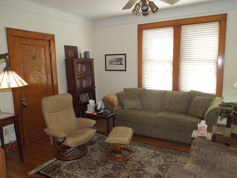 More Photos Of 142 Oak Tree Ave, South Plainfield Office For Lease