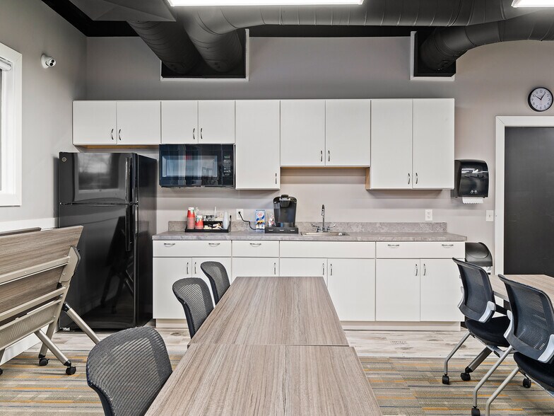 More Photos Of 25300 Lorain Rd, North Olmsted Medical For Lease