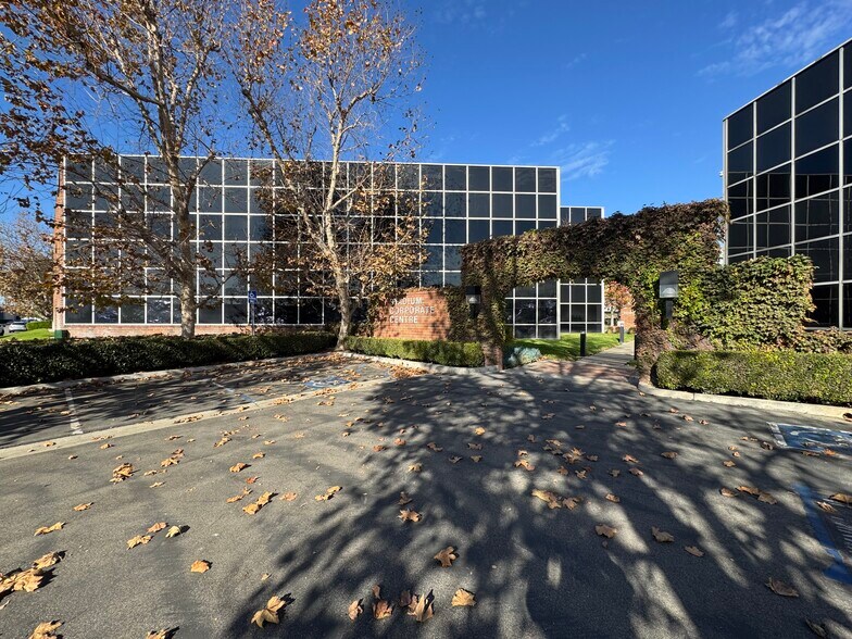 More Photos Of 2040 S Santa Cruz St, Anaheim Loft Creative Space For Sale