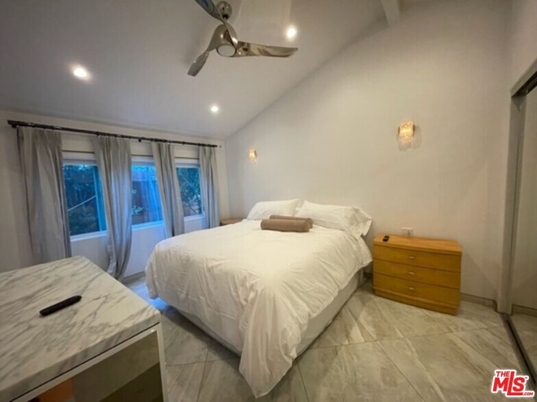 More Photos Of 425 Sunridge St, Playa del Rey Apartments For Sale