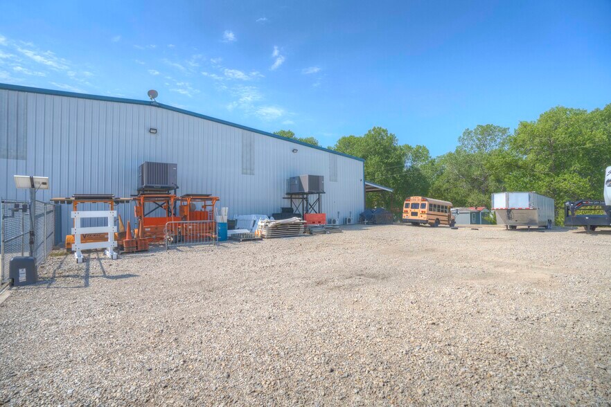 More Photos Of 11578 Airway Blvd, Roanoke Warehouse For Sale