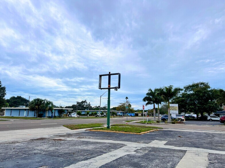 More Photos Of 4059 5th Ave N, Saint Petersburg Convenience Store For Lease