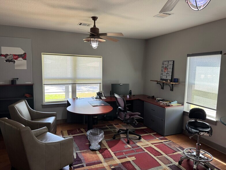 More Photos Of 520 Dallas St, League City Flex For Sale
