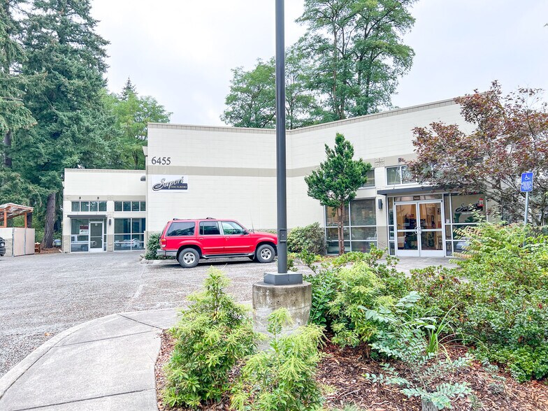 More Photos Of 6455 Lakeview Blvd, Lake Oswego Flex For Lease