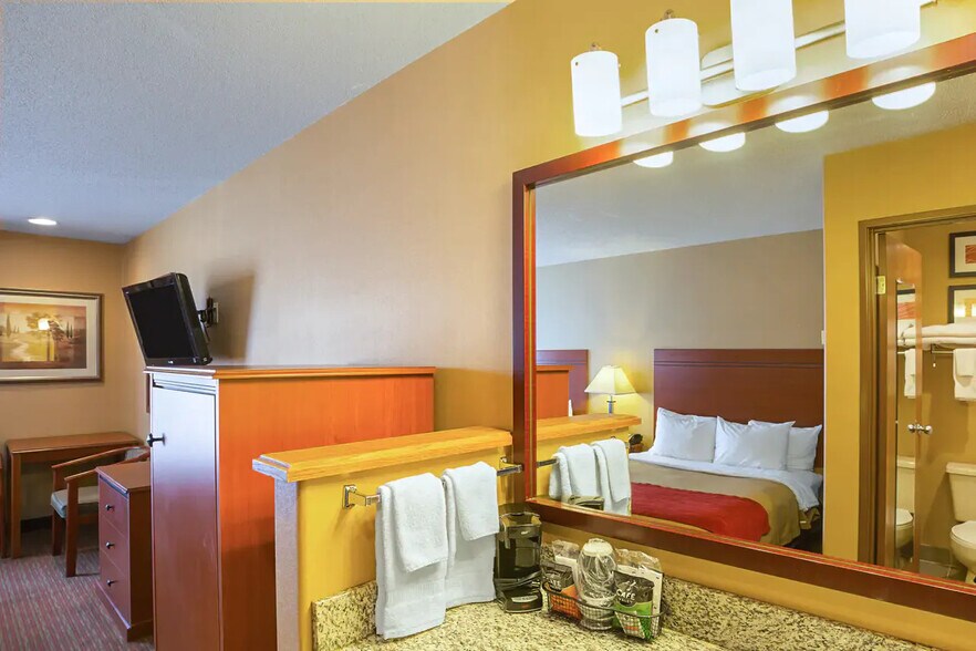 More Photos Of 3815 S Lincoln Ave, York Hotel For Sale