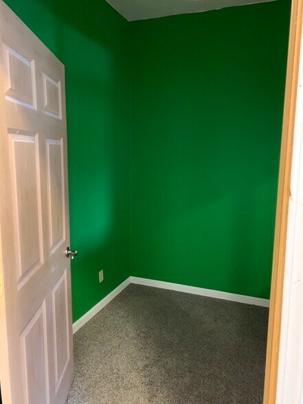 More Photos Of 575 E Isabella Rd, Midland General Retail For Lease