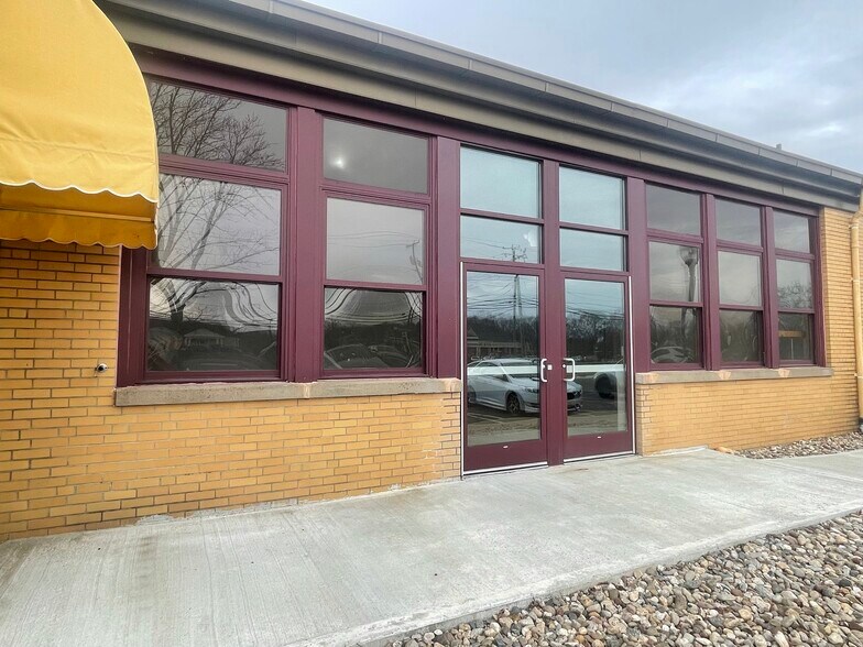 More Photos Of 740 Colonel Ledyard Hwy, Ledyard Storefront For Lease