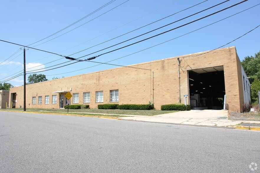 More Photos Of 311 Cox St, Roselle Warehouse For Lease