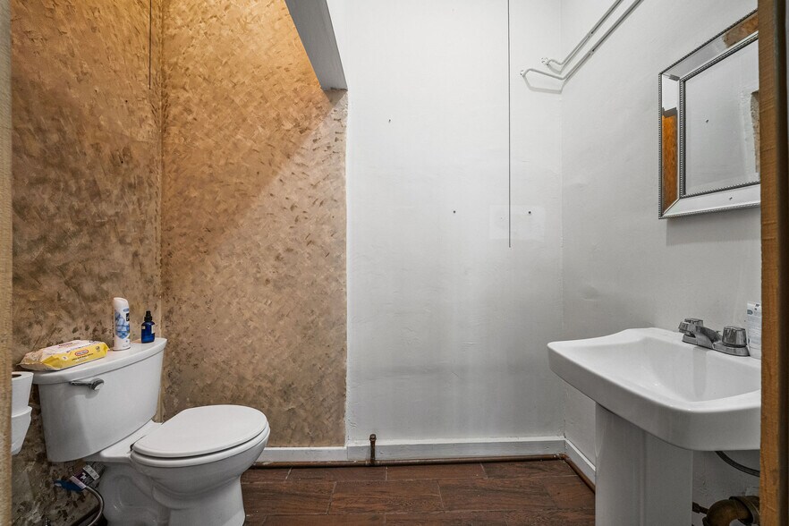 More Photos Of 5254 Alhambra Ave, Los Angeles Distribution For Sale