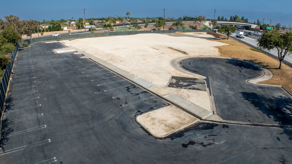 More Photos Of 17101 Bushard St, Fountain Valley Land For Lease