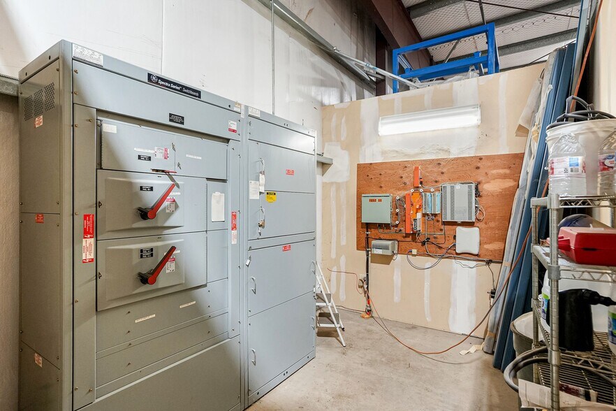 More Photos Of 1852 Fescue St SE, Albany Office For Sale