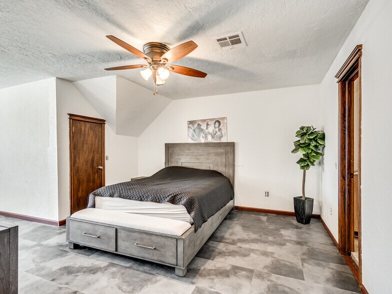 More Photos Of 3595 E State Highway 9, Norman Industrial For Sale