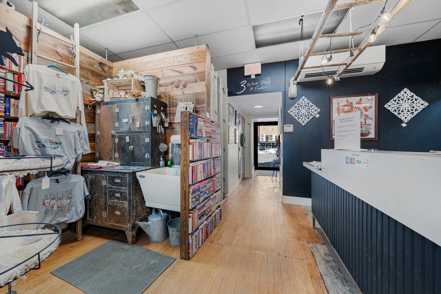 More Photos Of 811 Oregon St, Oshkosh Restaurant For Sale