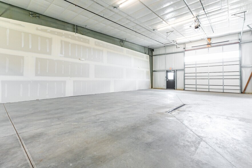 More Photos Of 5680 Browns Canyon Rd, Peoa Showroom For Lease