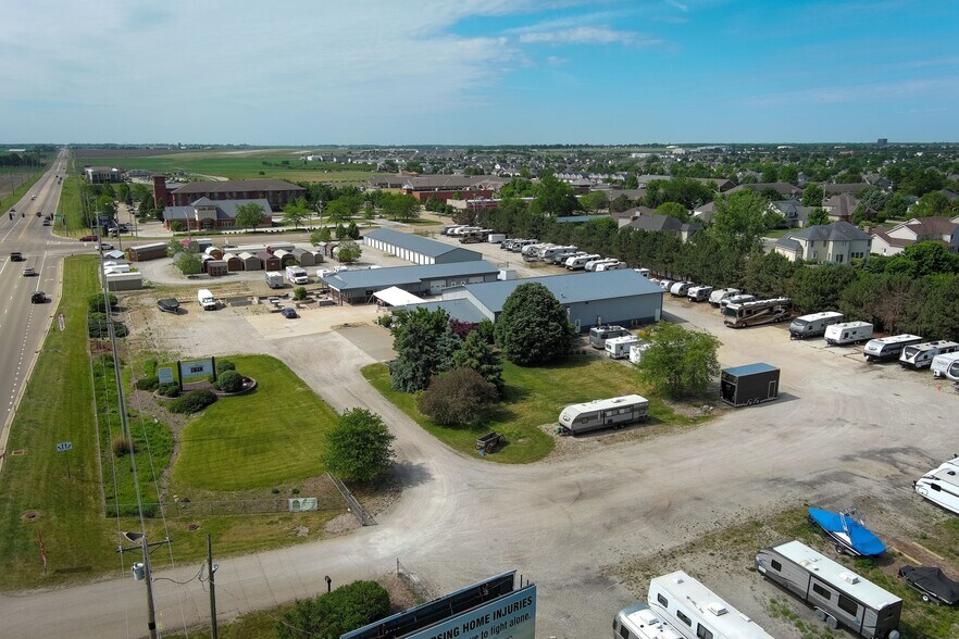 More Photos Of 1804 N Towanda Barnes Rd, Bloomington Garden Center For Sale