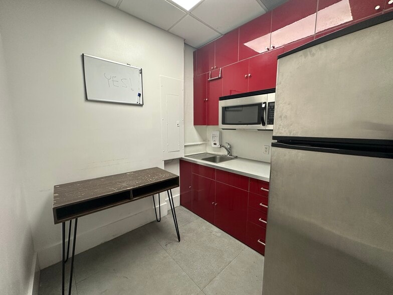 More Photos Of 2040 Washington St, Hollywood Medical For Lease