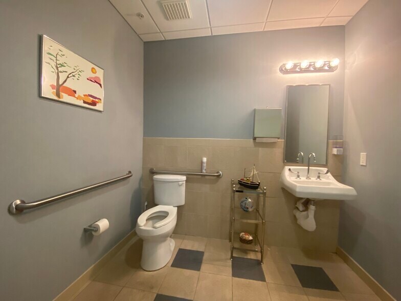 More Photos Of 5602 Marquesas Cir, Sarasota Office For Sale