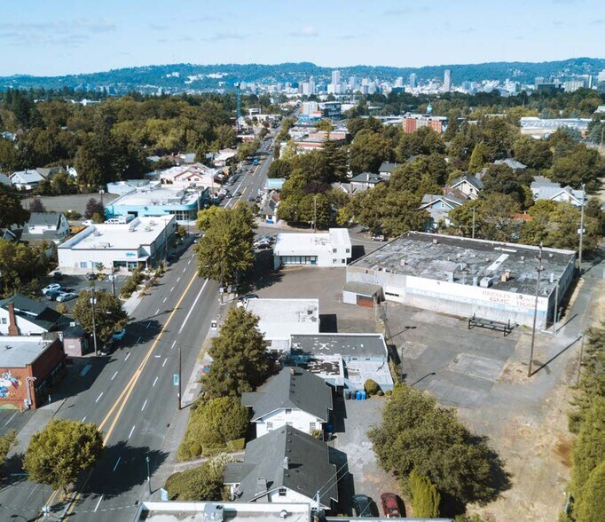More Photos Of 3565 NE Sandy Blvd, Portland Storefront Retail Residential For Sale