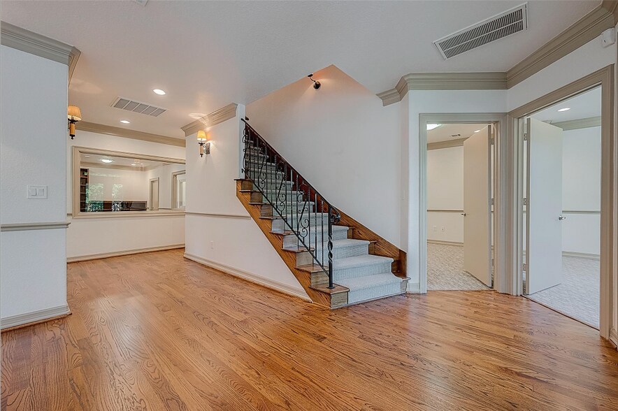 More Photos Of 446 Heights Blvd, Houston Office Residential For Sale