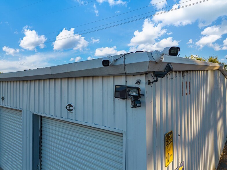 More Photos Of 123-139 Ragland Rd, Jackson Warehouse For Lease