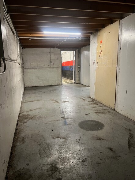 More Photos Of 2101 W Cornell Ave, Englewood Auto Repair For Lease