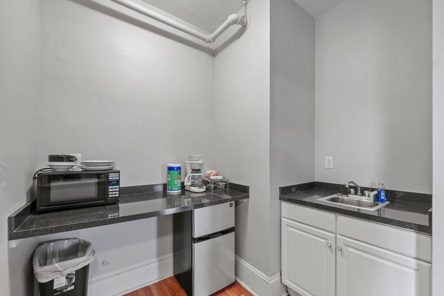 More Photos Of 74 Wendell Ave, Pittsfield Hotel For Sale