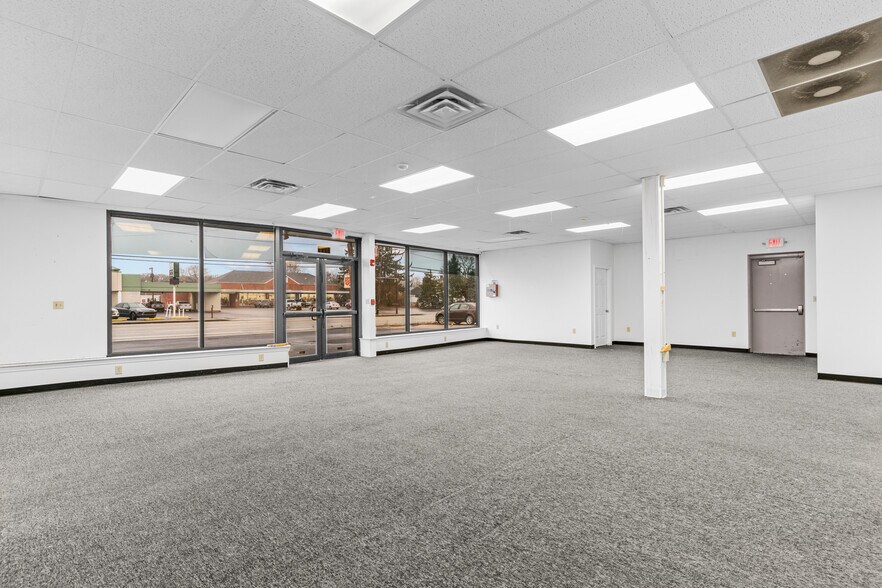 More Photos Of 6854 Post Rd, North Kingstown Freestanding For Lease