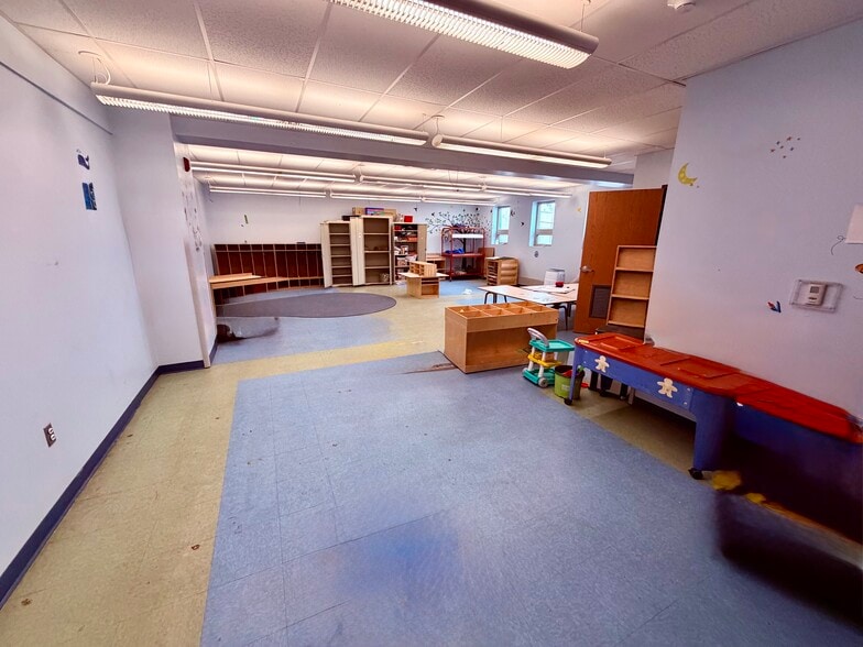 More Photos Of 924 N 8th St, Camden Distribution For Sale