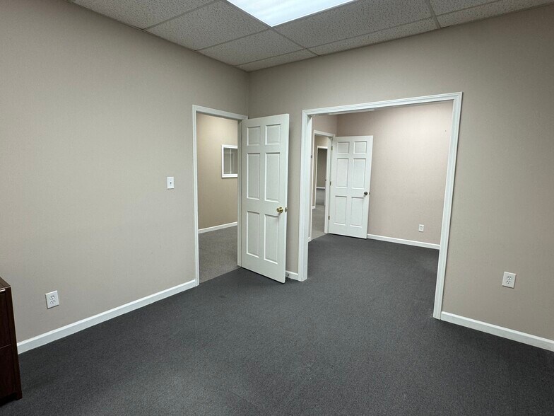 More Photos Of 232-236 Industrial Park Dr, Commerce Office For Lease