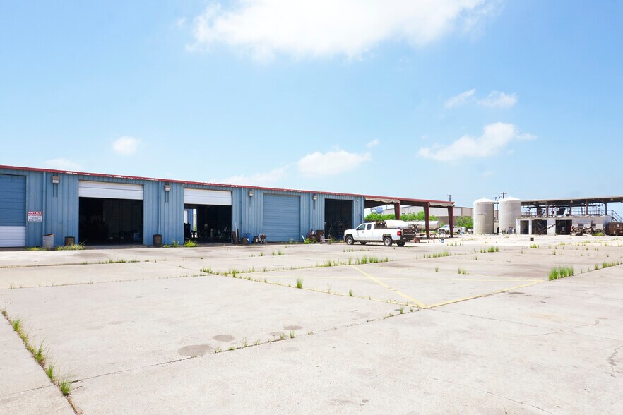 More Photos Of 6550 Leopard St, Corpus Christi Warehouse For Sale