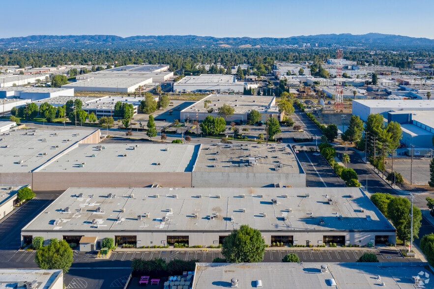 More Photos Of 9400 Lurline Ave, Chatsworth Warehouse For Lease
