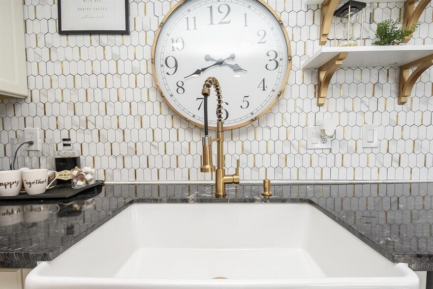 More Photos Of 2016 Main St, Houston Apartments For Sale