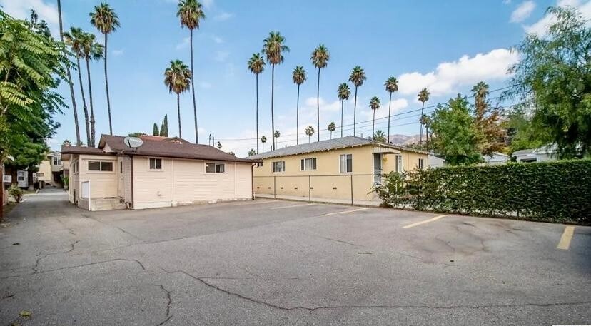 More Photos Of 1160 Linden Ave, Glendale Multifamily For Sale