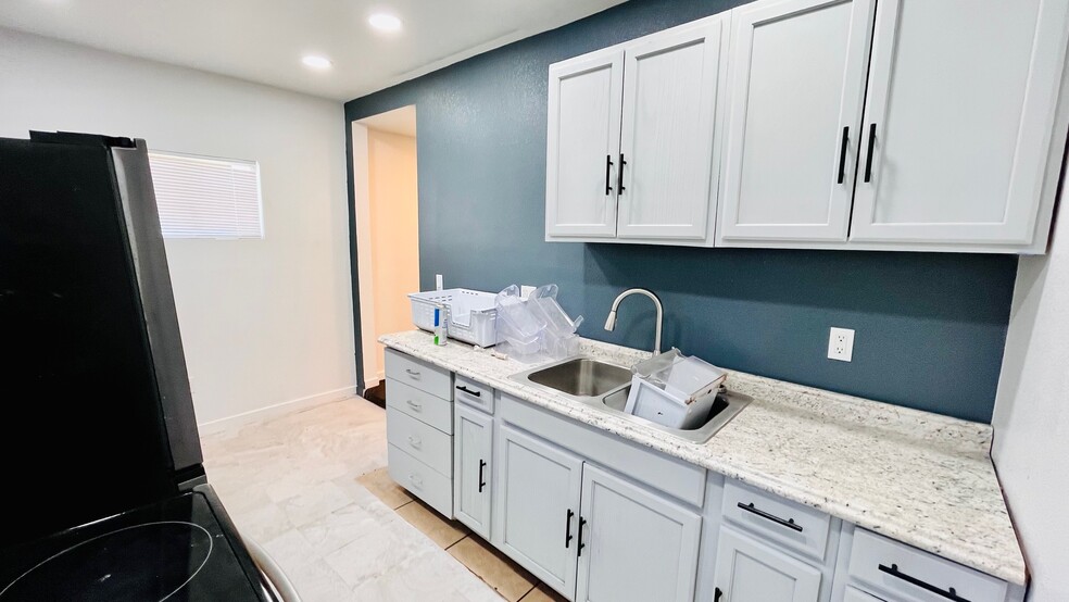 More Photos Of 12036 Bartlett Ave, Adelanto Office Residential For Sale