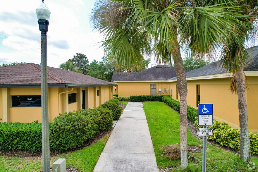 More Photos Of 1959 E Edgewood Dr, Lakeland Office For Lease