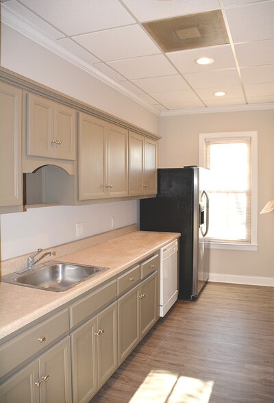 More Photos Of 103 Hazel Path Ct, Hendersonville Office For Lease