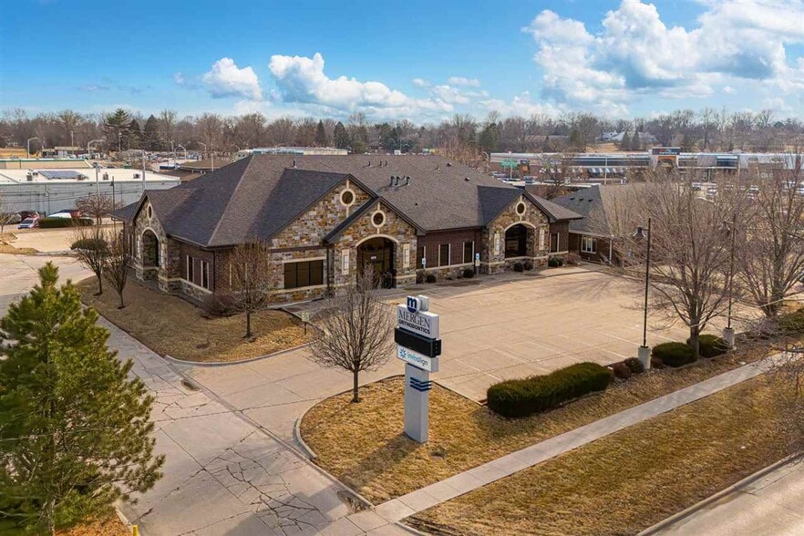 Primary Photo Of 1570 Mall Dr, Iowa City Office For Lease
