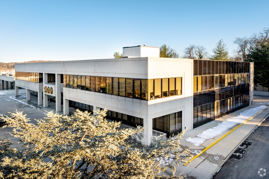 Primary Photo Of 900 Northern Blvd, Great Neck Office For Lease