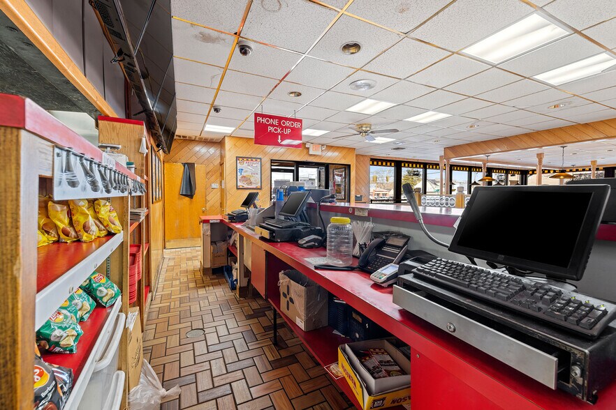 More Photos Of 733 Bedford St, Whitman Restaurant For Sale