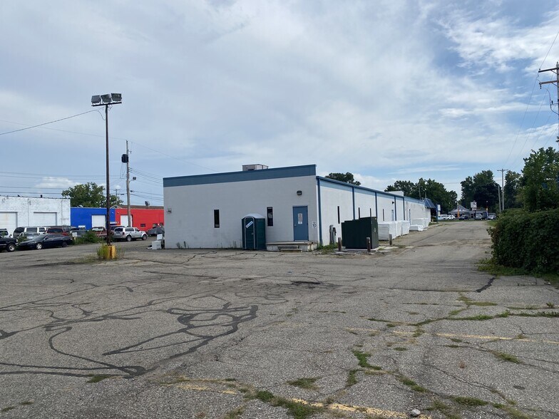 More Photos Of 4700 N Grand River Ave, Lansing Distribution For Sale
