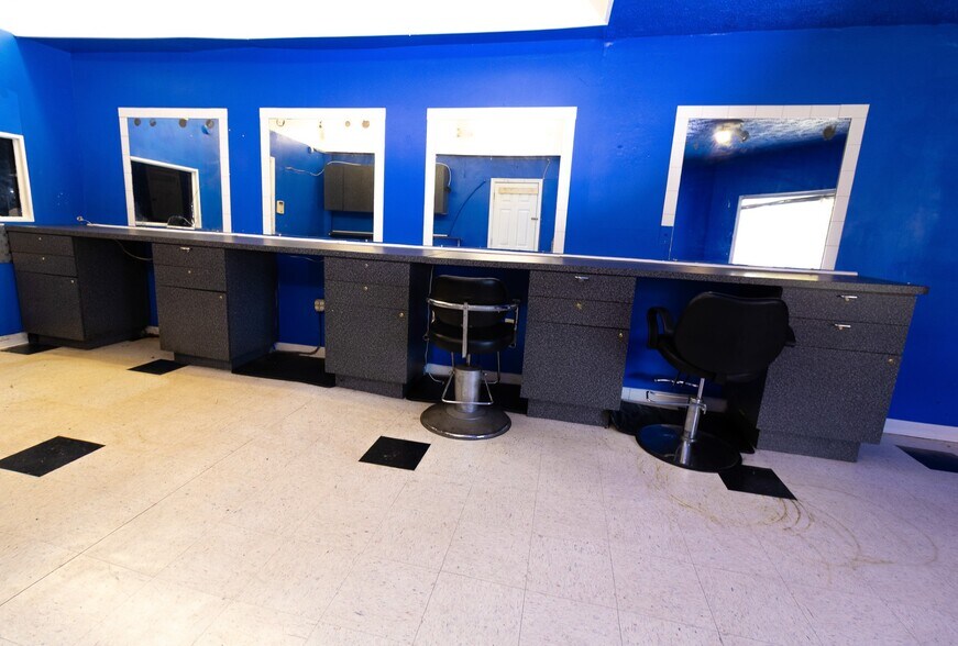 More Photos Of 3019-3023 Meadowbridge Rd, Richmond Storefront Retail Office For Sale