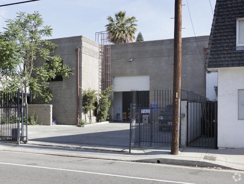 Primary Photo Of 11435 Chandler Blvd, North Hollywood Research And Development For Sale
