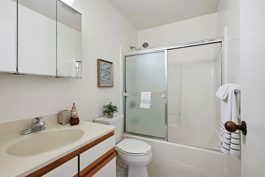 More Photos Of 1678 Wallace Ave, San Francisco Specialty For Sale
