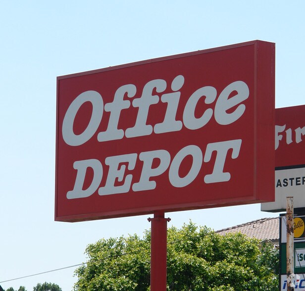 More Photos Of 1130 E Colorado Blvd, Pasadena General Retail For Sale