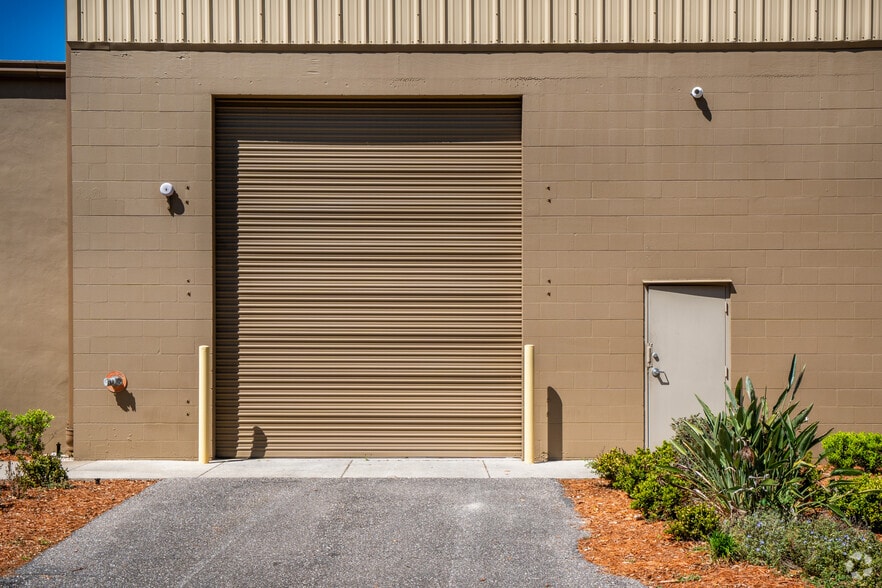 More Photos Of 6914 Asphalt Ave, Tampa Warehouse For Lease