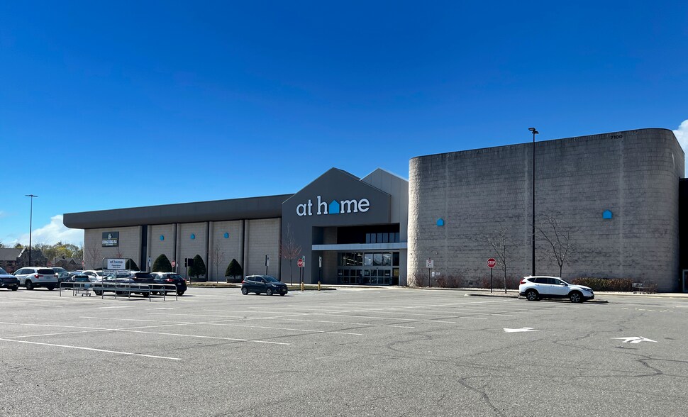 More Photos Of 5101 Fashion Dr, Nanuet General Retail For Sale